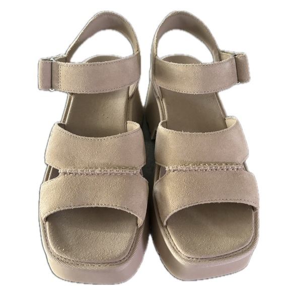 UGG WOMEN SIZE 8 NEW HEIGHTS PLATFORM SANDAL IN MUSTARD SEED NWOB CUSHIONED - Picture 7 of 10